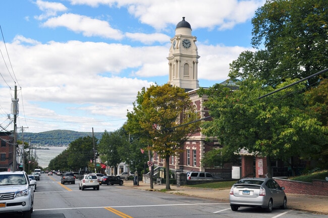 Building Photo - 1 S Astor St