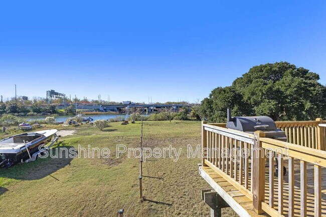 Building Photo - 735 W Ocean View Ave