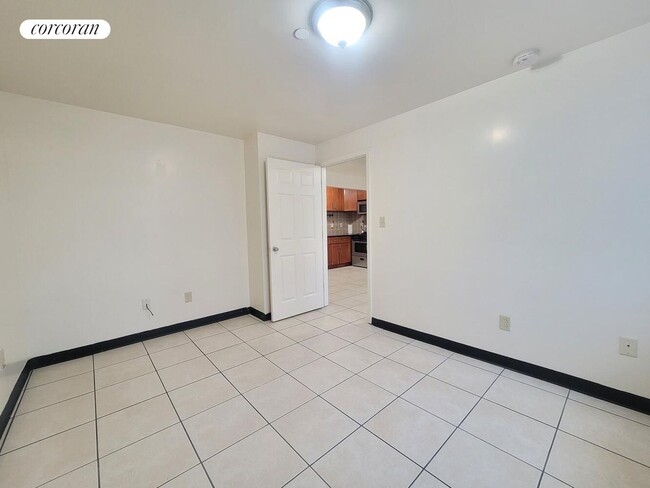 Building Photo - 443 Winthrop St