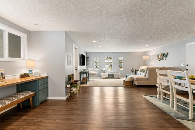 Building Photo - 3413 W Sunset Ave