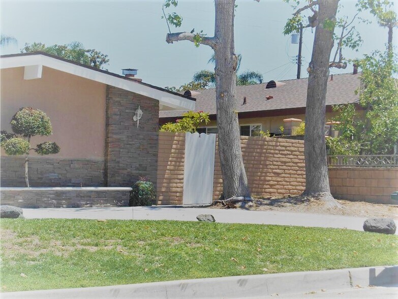 Building Photo - 2655 S Citrus St