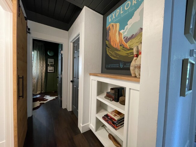 Building Photo - 863 Deer Trail