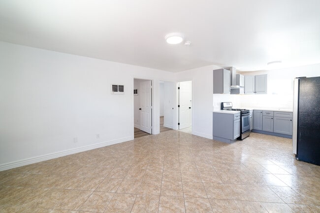 Building Photo - 2718 Alsace Ave