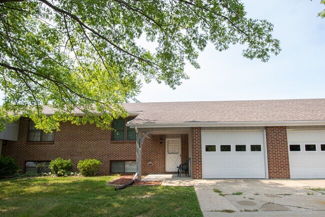Primary Photo - 3 Bed 1.5 Bath Condo in Lakewood Estate