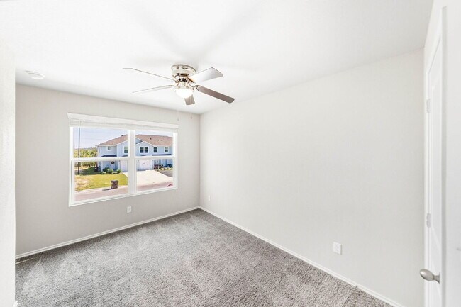 Building Photo - Discover Modern Comfort