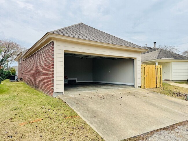 Building Photo - Charming 3-Bedroom, 2-Bath Home in Desirable Deer Creek!