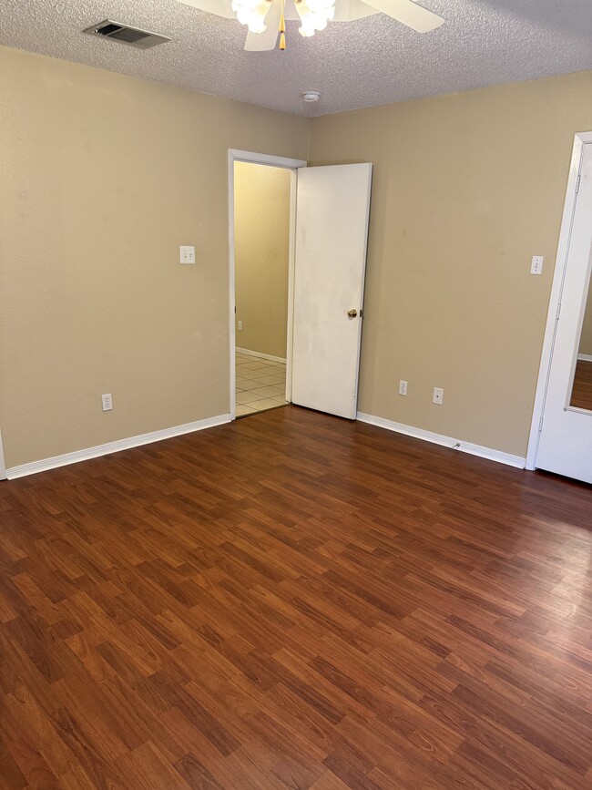 Building Photo - 1312 Bagby Ave