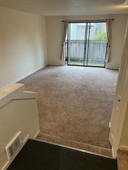 Sunken Living Room - 10320 NE 186th St