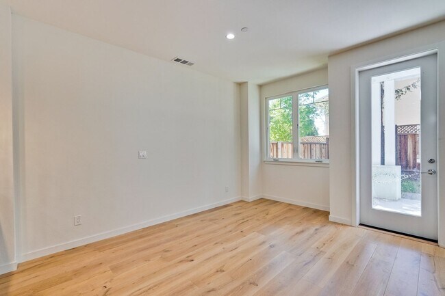 Building Photo - Brand New 2 Story, 3 Bed, 3 Bath Townhome ...