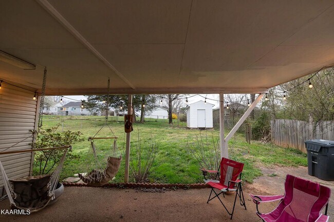 Building Photo - Updated North Knoxville Gem | Massive Fenced Yard & Prime Location!