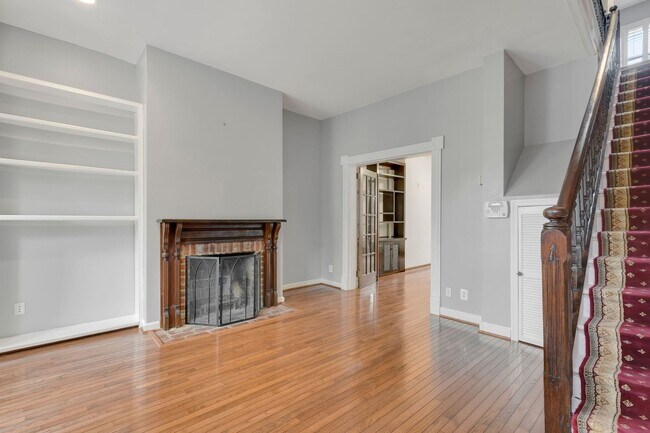 Building Photo - 310 9th St NE