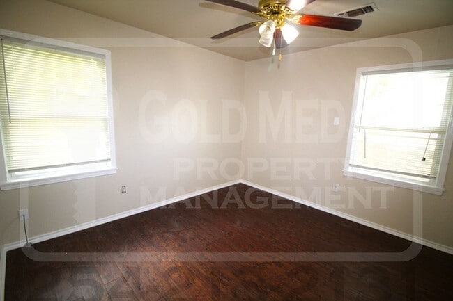 Building Photo - 1000 Morris Dr