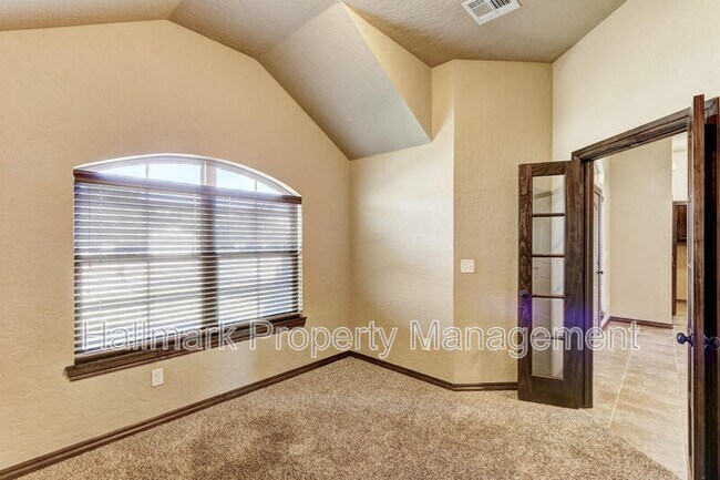 Building Photo - 508 Whispering Oaks Blvd