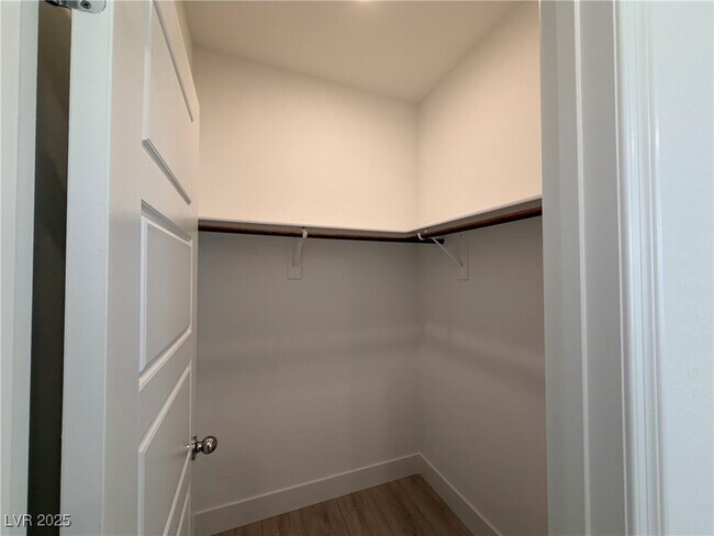 Building Photo - 6270 Lamont Hills Ave