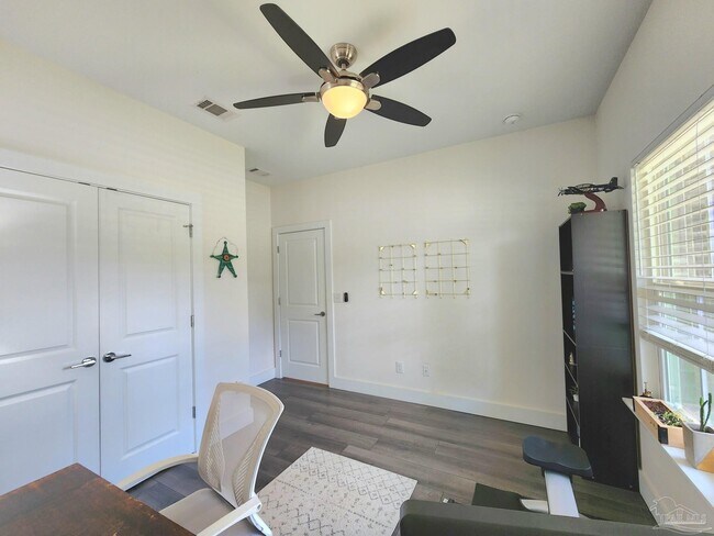 Building Photo - 1829 N 8th Ave