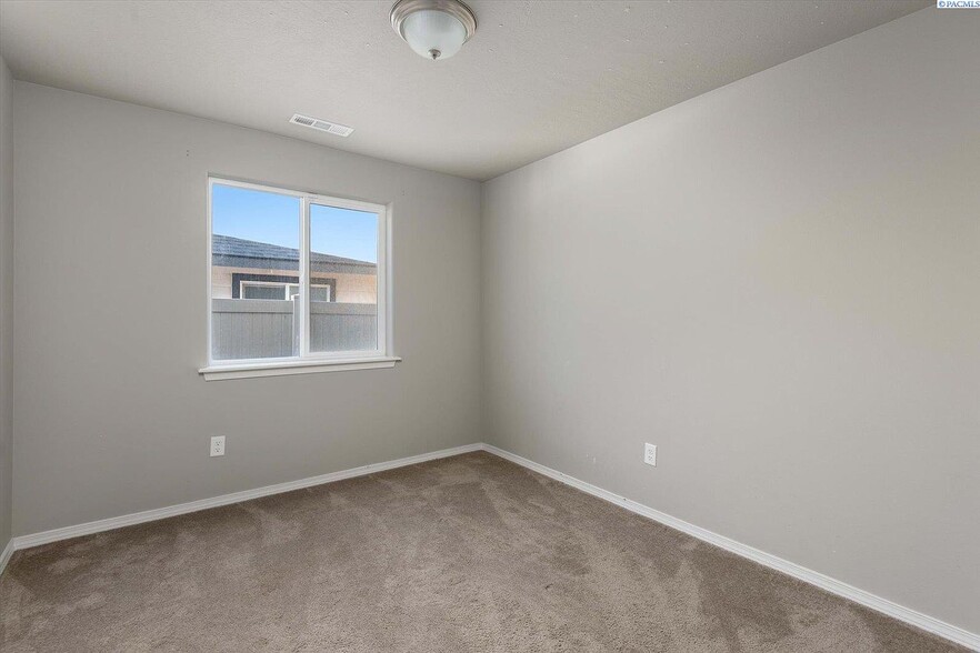 Building Photo - 627 Marysville Way