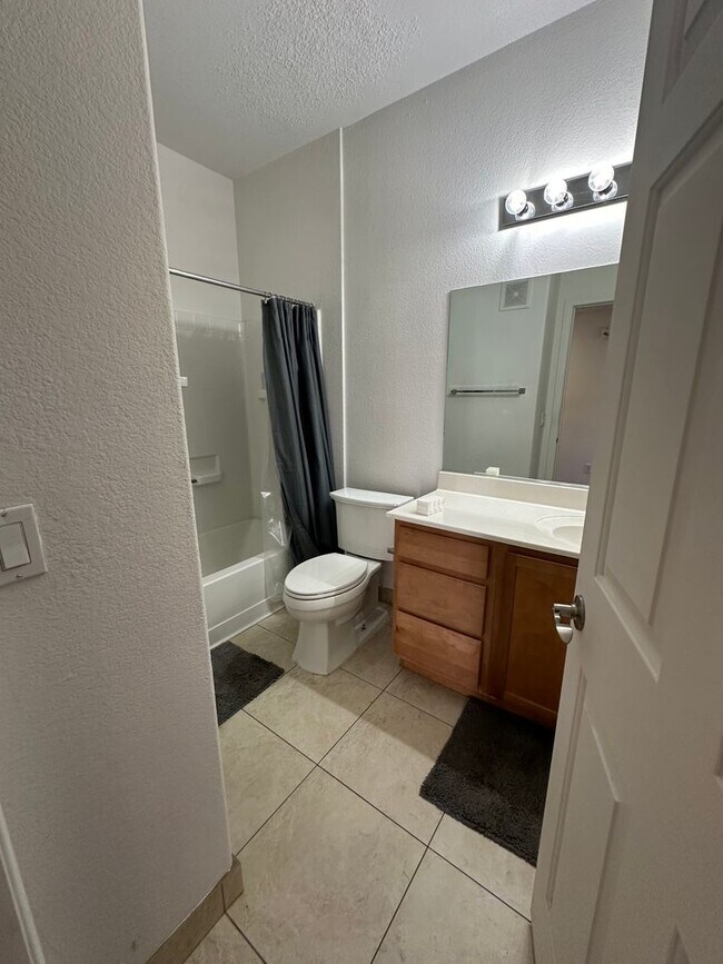 Building Photo - 2 bedroom Partially furnished Condo