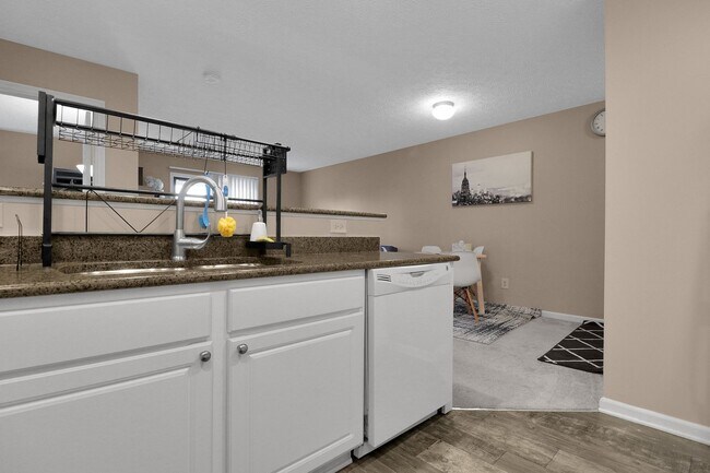 Building Photo - Beautifully Up0dated 1-bedroom, 1-bathroom...