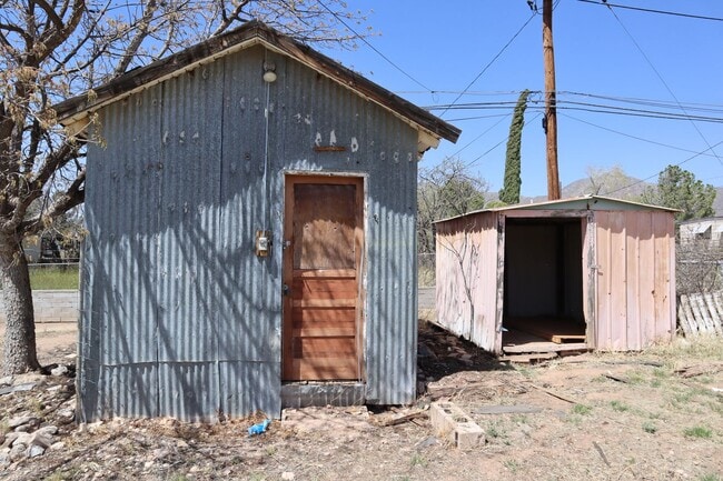 Building Photo - 120 Cochise Dr