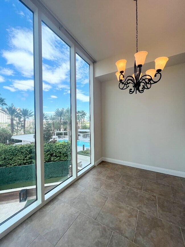 Building Photo - Turnberry Place - 2 Bedroom 2 Bath Condo