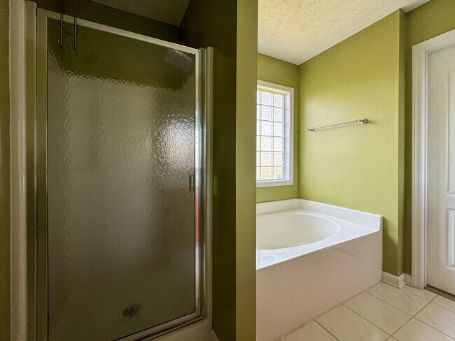 Building Photo - Beautiful 4 Bed 2 Bath Home in Fayetteville