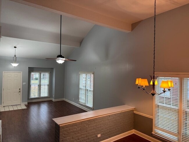 Building Photo - 383 Taylors Way