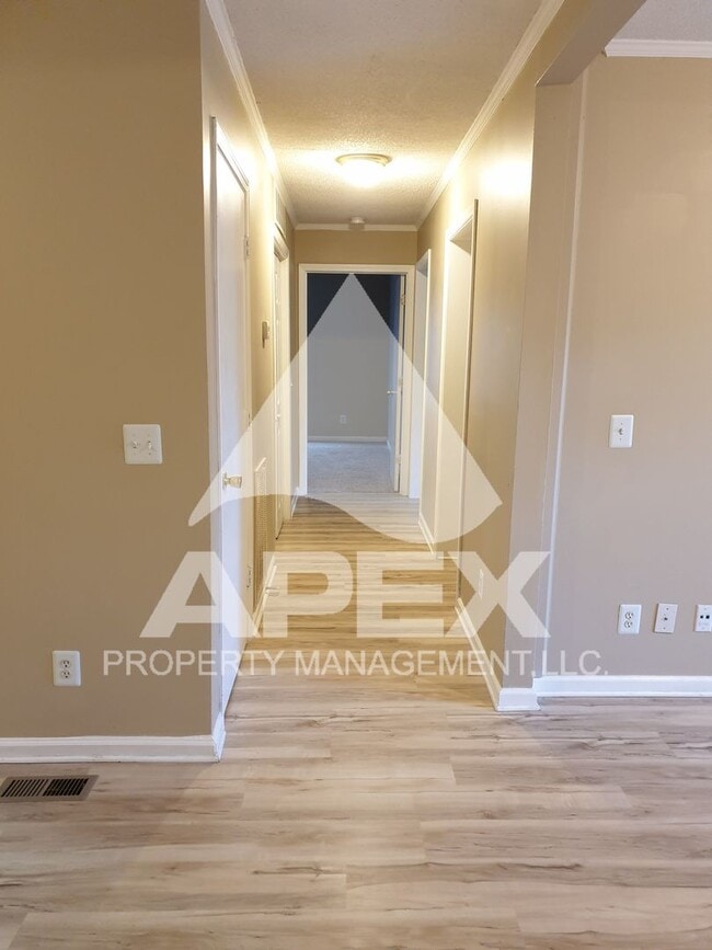 Building Photo - MOVE-IN SPECIAL,NO RENT TIL APRIL 1ST! - NICE 3 Bd | 2 Ba Top Floor Condo in West Knoxville!