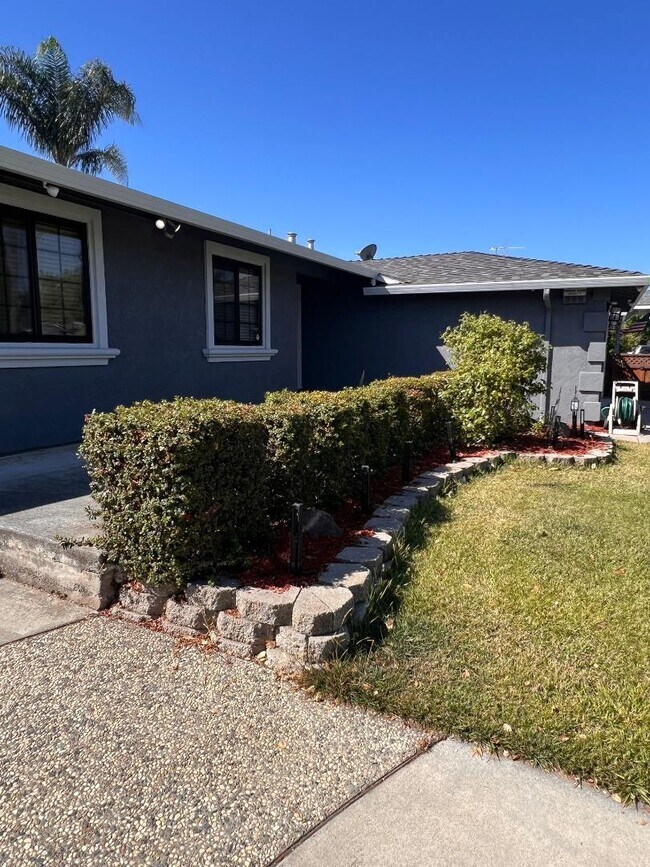Building Photo - 2488 Shilshone Cir