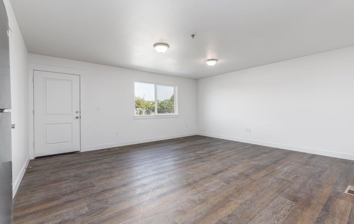 Building Photo - 485 S 38th Ave