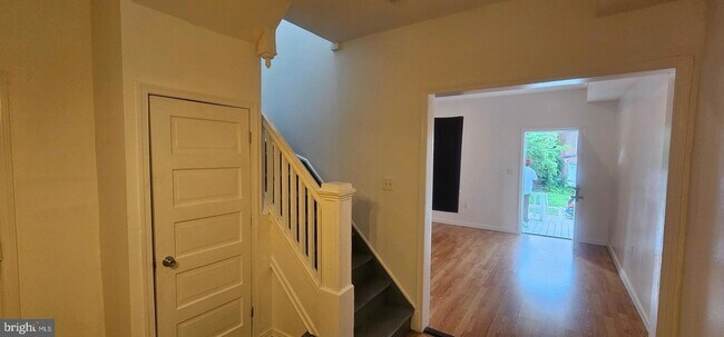 Building Photo - 2548 Oswego Ave
