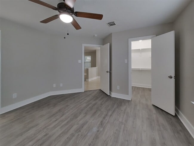 Building Photo - 18167 Woodsdale Ct