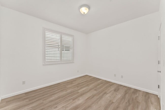 Building Photo - 9876 Sunderland Way