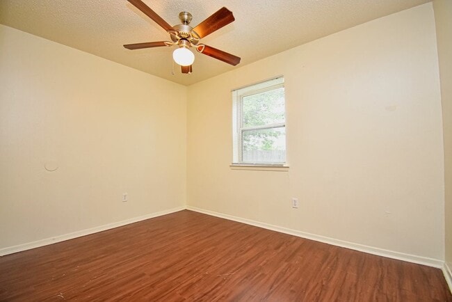 Building Photo - 100 Sunset St