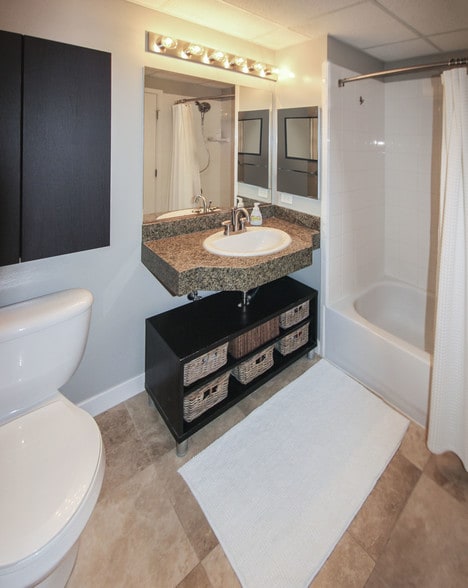 Bathroom - 1080 Park Blvd