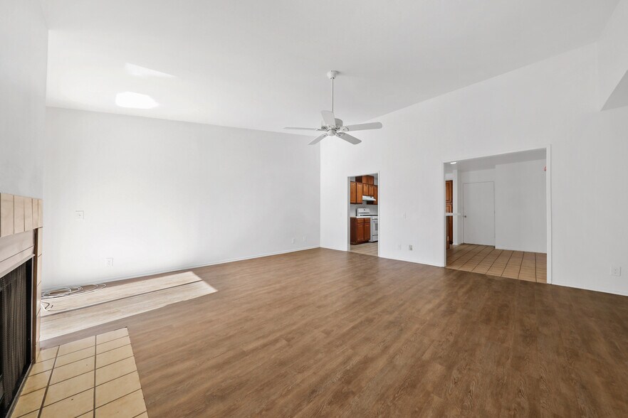 Building Photo - 74239 Santa Rosa Cir