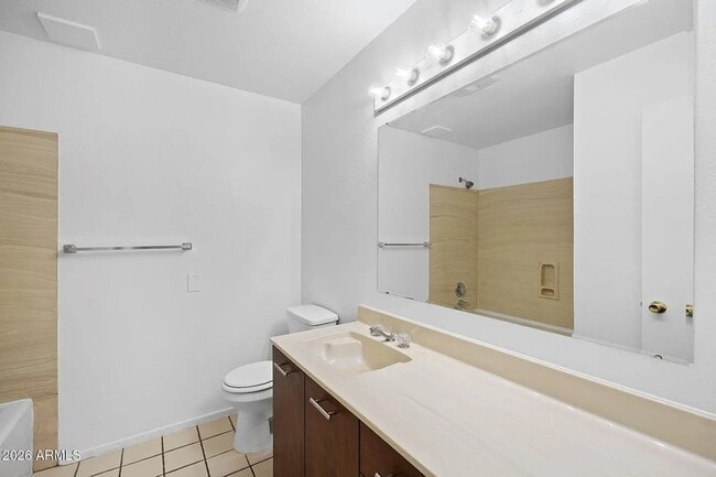 Building Photo - 1664 E Del Rio Dr