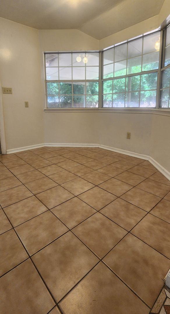 Building Photo - 4BR/2.5BA Home in Desirable Northridge Com...