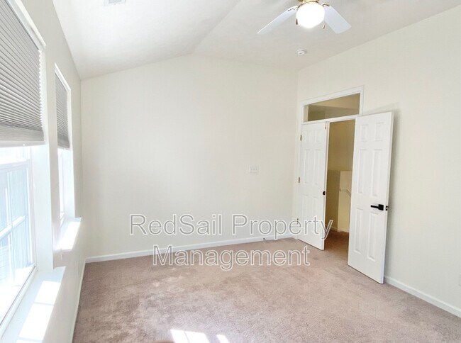Building Photo - 116 View Pointe Dr