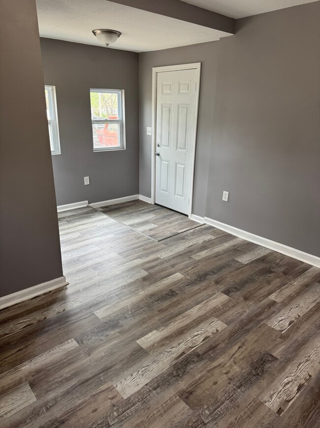 Building Photo - 2021 Sunset Dr