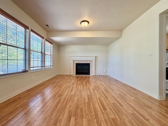 Building Photo - 717 E Hundley Hvn Cir