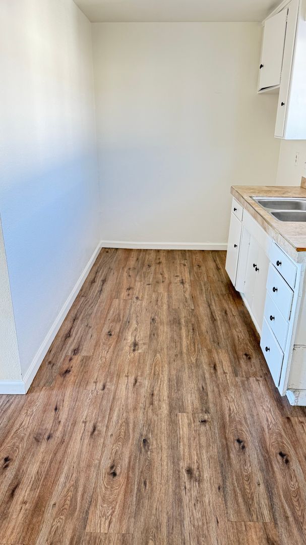 Building Photo - 2 bedroom 1 bath available near UC Riverside