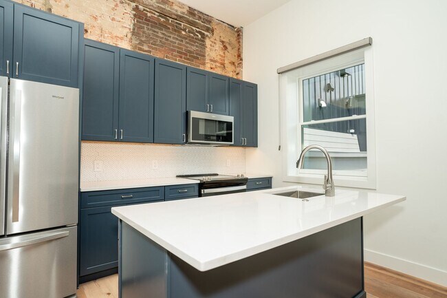 Building Photo - **  AVAILABLE AUGUST 2026  **  Beautiful Downtown Apartment with Private Rooftop Deck  Call to in...