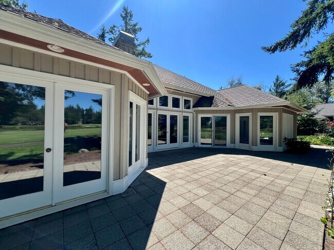 Building Photo - Beautiful 3-Bed 3-Bath home on Semiahmoo G...