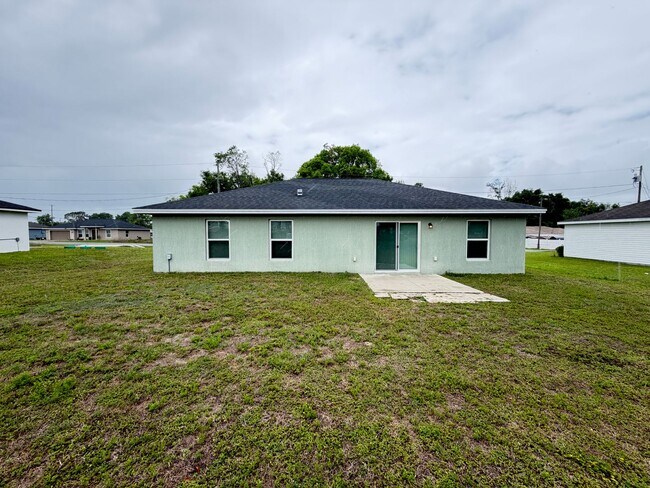 Building Photo - Awesome 3 BD/2BA Home in Beautiful Ocala!!!
