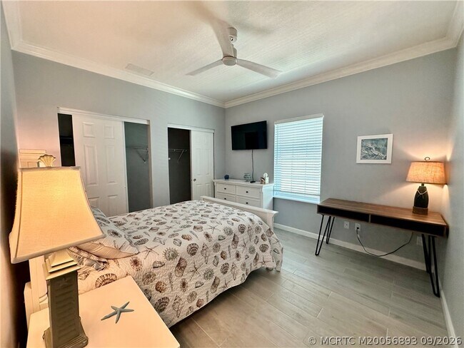 Building Photo - 397 NE Cabana Way