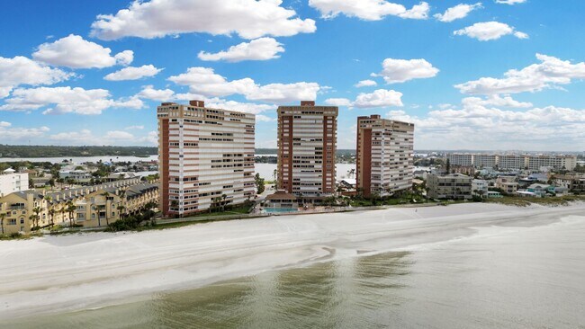 Building Photo - Spacious 2-Bedroom Waterfront Condo in Redington Shores – Long-Term Rental!