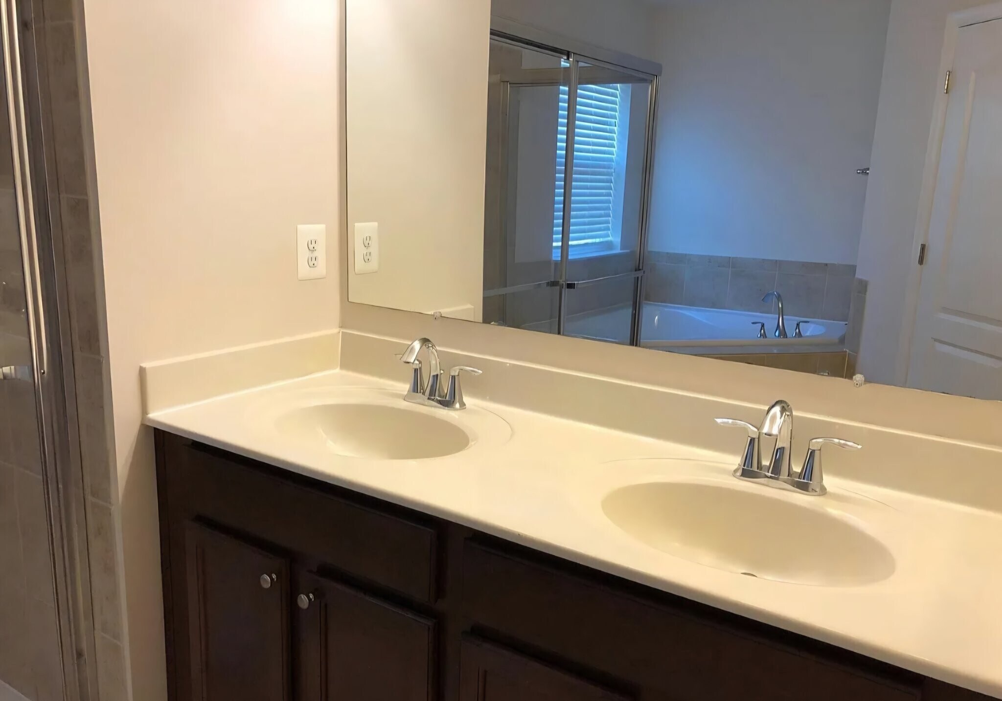 Building Photo - 670 Highland Farms Cir
