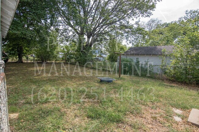 Building Photo - 2 Bedroom, 1 Bath