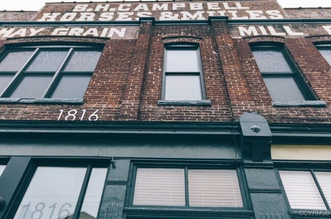 Primary Photo - 1815 E Franklin St