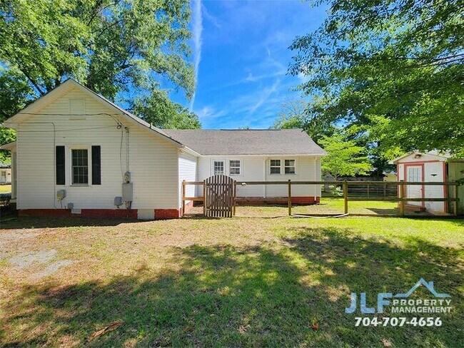 Building Photo - Cute 2 Bed/1 Bath Ranch in Downtown Kannapolis!
